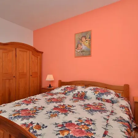 11216b Apartment *